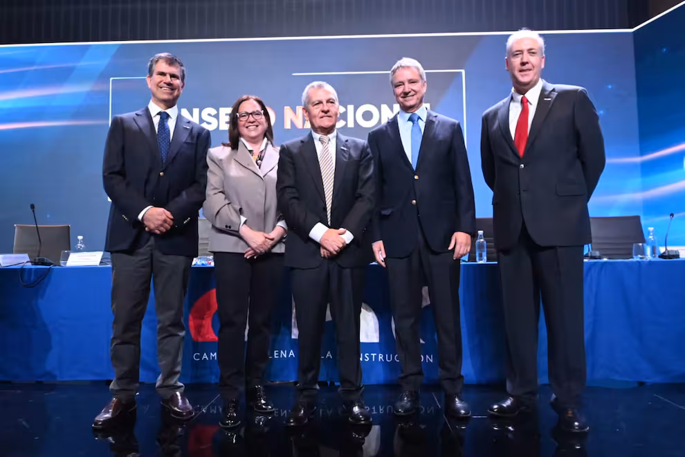 De izquierda a derecha: Cristóbal Paúl, Helen Martin, Alfredo Echavarría, Raimundo Rencoret y Francisco Costabal.